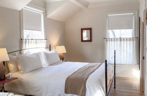 Accord Cabin | Discover Inness: A Guest Rated 9.2 Hotel with Pool & Dining