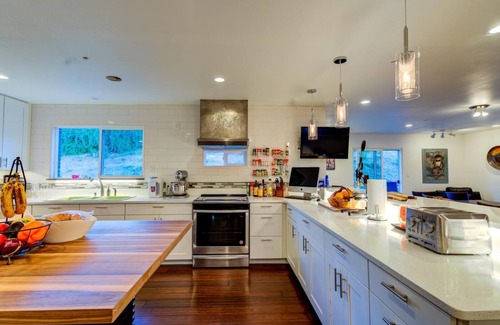 Manitou Springs Historic District Bed & Breakfast | Relax at INNhale Bed&Brunch with Spa & Hot Tub in Manitou Springs