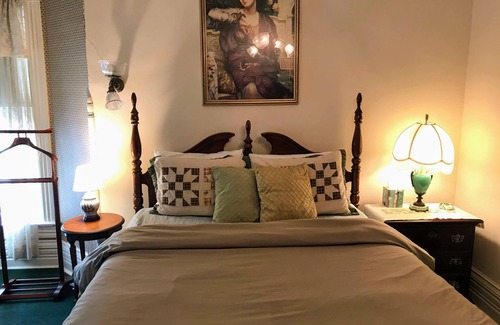 West Washington Bed & Breakfast | Relaxing Stay at Innisfree Bed & Breakfast with Breakfast