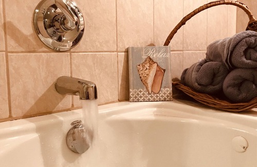 West Washington Bed & Breakfast | Relaxing Stay at Innisfree Bed & Breakfast with Breakfast