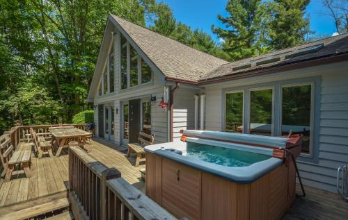 Oakland House | Innisfree: Ideal Family Escape with Pet-Friendly Amenities