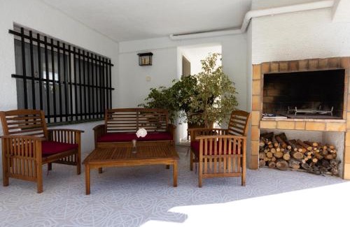 Costa Dorada Villa | Family-Friendly Casa with Pool Steps from Ham II Beach