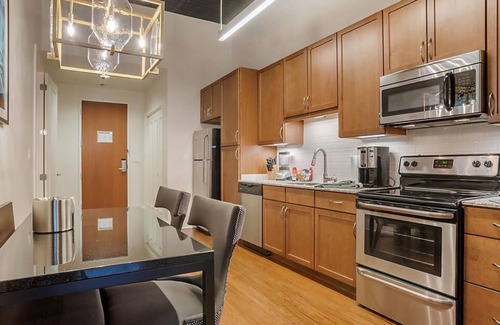 Central Business District Hotel | Explore Innovative Décor in the Vibrant Theater District
