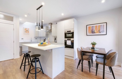 Coulsdon West House | Innovative Executive 5 Bedroom Home in Purley