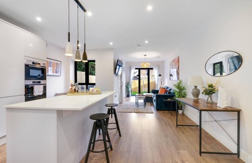 Coulsdon West House | Innovative Executive 5 Bedroom Home in Purley