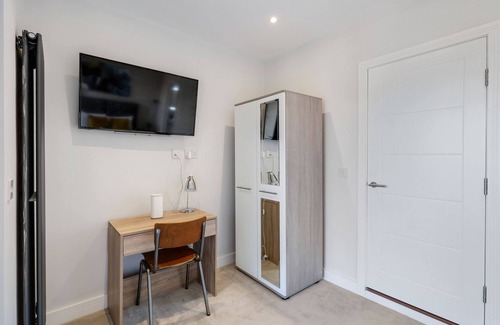 Coulsdon West House | Innovative Executive 5 Bedroom Home in Purley