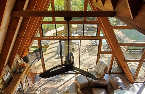 Innsbrook Ski Chalet | Innsbrook Falls Hideaway: Lakefront Chalet with Firepit