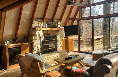 Innsbrook Ski Chalet | Innsbrook Falls Hideaway: Lakefront Chalet with Firepit