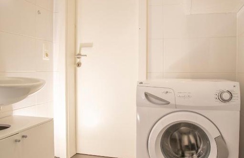 Pradl Apartment | Convenient Innsbruck City Center Studio with Self-Check-In