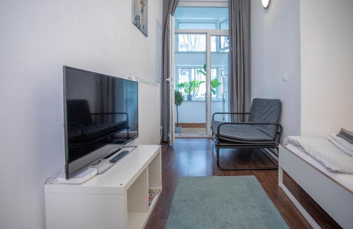 Pradl Apartment | Convenient Innsbruck City Center Studio with Self-Check-In