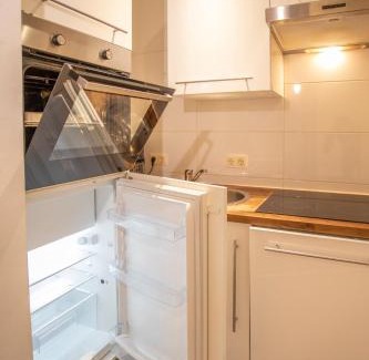 Pradl Apartment | Convenient Innsbruck City Center Studio with Self-Check-In