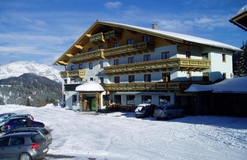 Radstadt House | Pet-Friendly Innviertler Berggasthof with Hot Tub & Breakfast