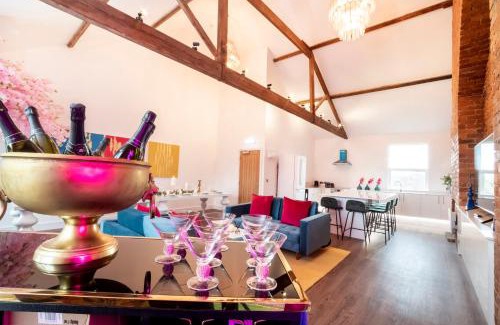 York House | Innvigour Bespoke House: Family-Friendly with Breakfast Included