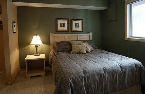 East Kootenay Apartment | Discover the Innwest Kirkwood Inn: Family-Friendly Retreat