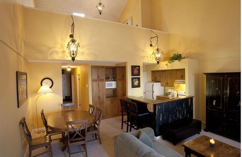 East Kootenay Apartment | Discover the Innwest Kirkwood Inn: Family-Friendly Retreat