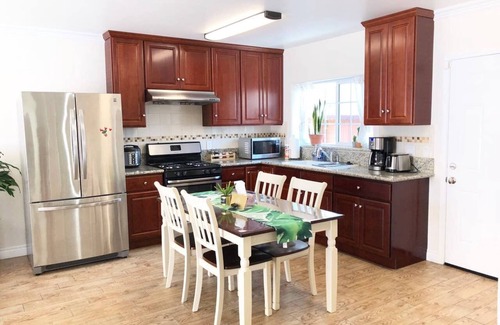 East Pasadena House | Stylish Guest House Near Caltech & Huntington Library