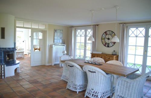 Großdunsum House | Inselblick: 4-Star Hotel with Pet-Friendly Amenities