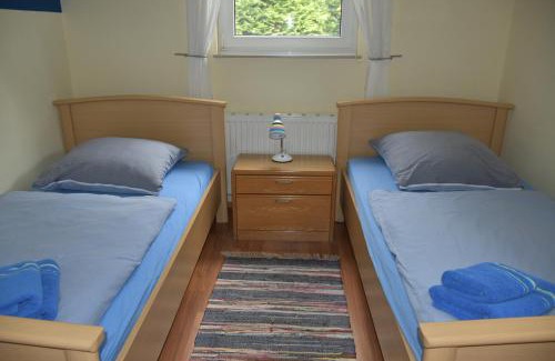 Schwanewede Apartment | Inselhof Steengrafe - Beachfront Retreat for Families & Pets