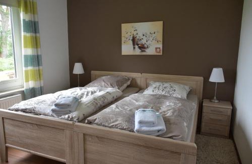 Schwanewede Apartment | Inselhof Steengrafe - Beachfront Retreat for Families & Pets