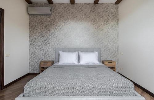 Lviv City Center Apartment | Inshi Apartments: Pet and Child Friendly on Hazova Street