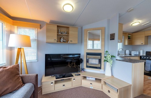 Tewitfield Cabin | Discover Inside No. 9 Retreat: Pet-Friendly Oasis