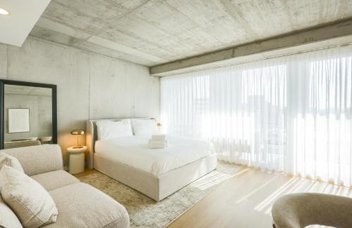 Aveiro Apartment | Top-Rated Blanc Studio Aveiro: Family-Friendly Getaway