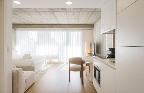 Aveiro Apartment | Top-Rated Blanc Studio Aveiro: Family-Friendly Getaway