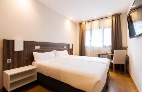 Palencia Hostel | Discover INSIDEHOME Ciudad de Palencia - Family Friendly Stay