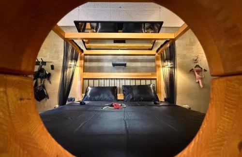 Douzens Hotel | Insinuances