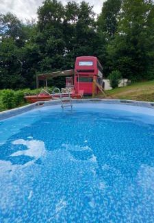 Saint-Philbert-sur-Risle Bed & Breakfast | Discover the Unique Buckinghambus with Oceanfront Views