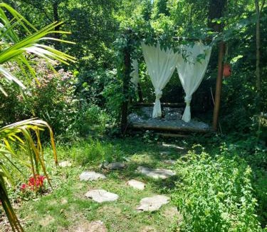 Saumane Other | Insolite - Nuit à la belle étoile dans gazébo thaï près de la rivière