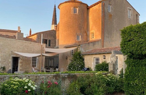 Ars-en-Re House | Unique Monument Stay with Heated Pool and Ocean Views