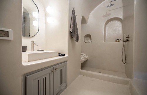 Fira Hotel | Relax at Inspire Santorini Villas with Pool and Spa
