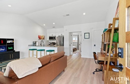 Barton Hills Apartment | Insta-Ready Apartment in Barton Hills with King Bed
