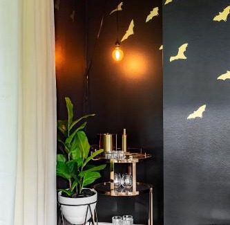 East Cesar Chavez House | Instagrammable 6BR Home Near Rainey Street - Pet Friendly