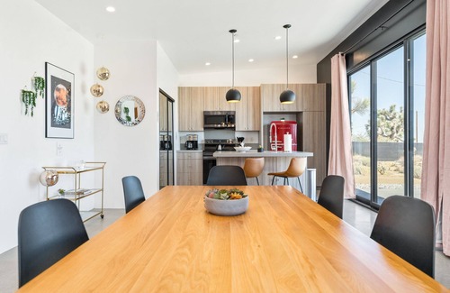 Yucca Valley House | Insta-worthy Mars Tiny Home with Hot Tub & Cowboy Pool