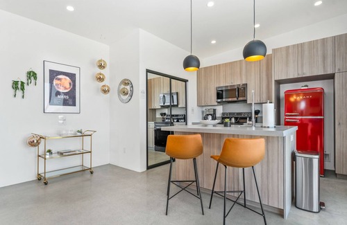 Yucca Valley House | Insta-worthy Mars Tiny Home with Hot Tub & Cowboy Pool
