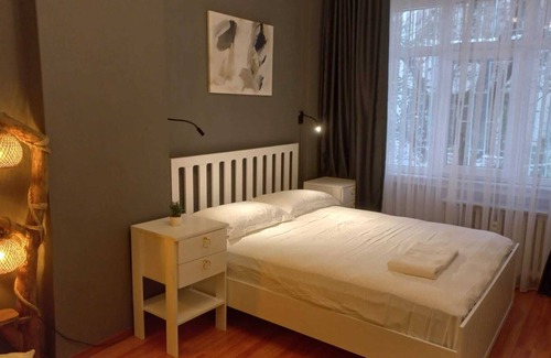 Gumussuyu Mahallesi Apartment | Discover Vanguard Istanbul Home with Oceanfront Views