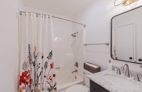 Round Rock House | Instant Book: Cozy Retreat Minutes from Kalahari Fun