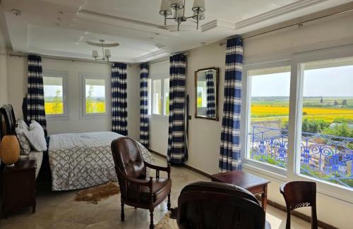 Sabbah House | Elegant Ferme d'hôtes with Pool and Oceanfront Access
