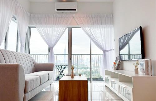 Pengkalan Tentera Udara Diraja Malaysia Apartment | Instagrammable 3B3B Retreat for 6 with Pool & Mart Access