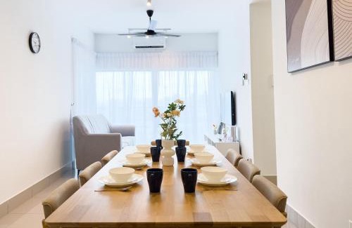 Pengkalan Tentera Udara Diraja Malaysia Apartment | Instagrammable 3B3B Retreat for 6 with Pool & Mart Access