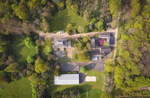 Becon-les-Granits House | Discover Pet-Friendly Stays at INSTITUT BOIS ROBERT