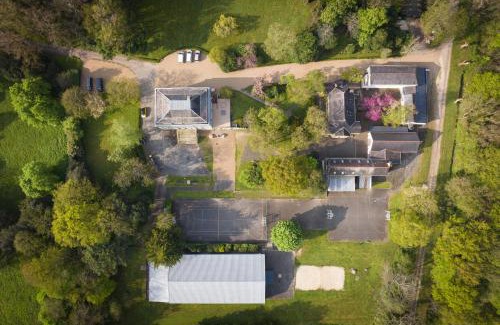 Becon-les-Granits House | Discover Pet-Friendly Stays at INSTITUT BOIS ROBERT