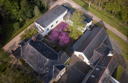 Becon-les-Granits House | Discover Pet-Friendly Stays at INSTITUT BOIS ROBERT