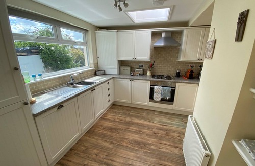 Instow Cottage | Idyllic Instow Cottage Near Beach - Dog Friendly & Family Ready