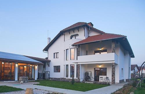 Cristian House | Unforgettable Stay at Insula Christiana with Pool & Hot Tub