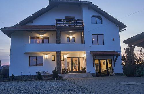 Cristian House | Unforgettable Stay at Insula Christiana with Pool & Hot Tub
