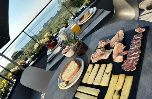 Moniga del Garda Bed & Breakfast | Oceanfront Bliss at INSULA FELIX Bed&Breakfast - Rated 9/10