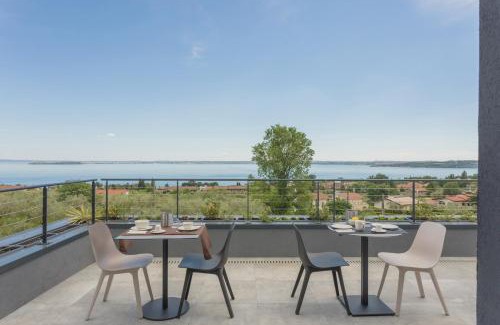 Moniga del Garda Bed & Breakfast | Oceanfront Bliss at INSULA FELIX Bed&Breakfast - Rated 9/10